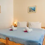 Alexatos & מלון דירות 4*