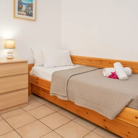 Alexatos & Hotel apartamentowy Agia Efimia