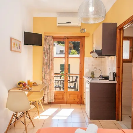 Alexatos & Aparthotel 2*