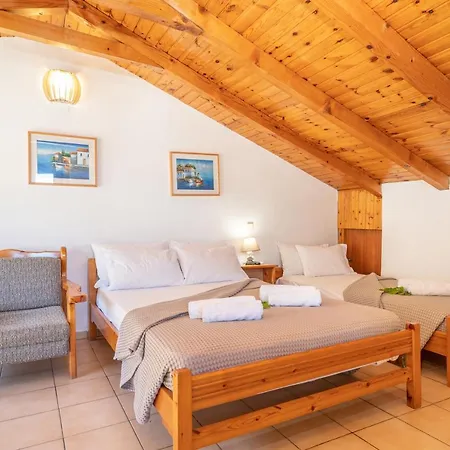 Alexatos & Lägenhetshotell 4*