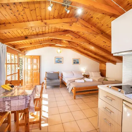 Alexatos & Lägenhetshotell