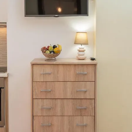 Alexatos & Lägenhetshotell Agia Efimia