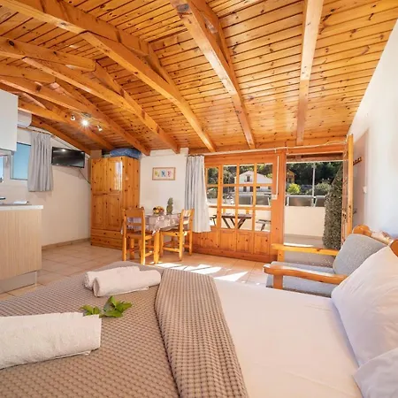 Alexatos & Aparthotel Agia Efimia