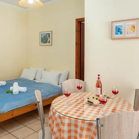 Alexatos & Lägenhetshotell