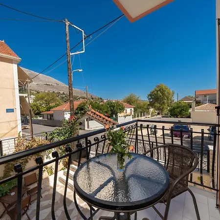 Alexatos & Lägenhetshotell Agia Efimia