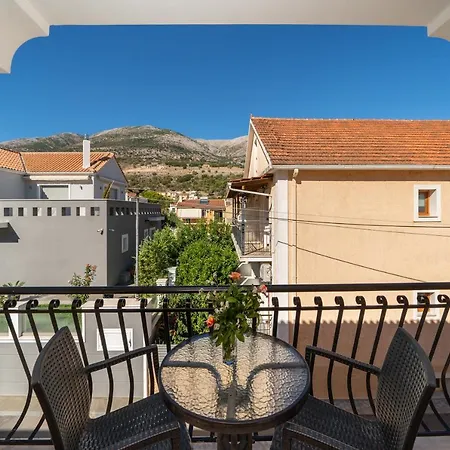 Lägenhetshotell Alexatos & Agia Efimia