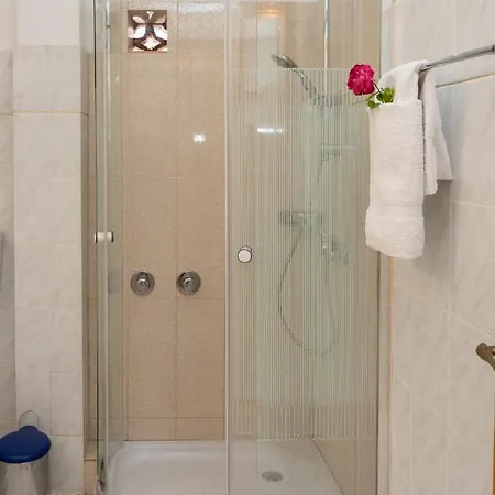 Alexatos & Lägenhetshotell