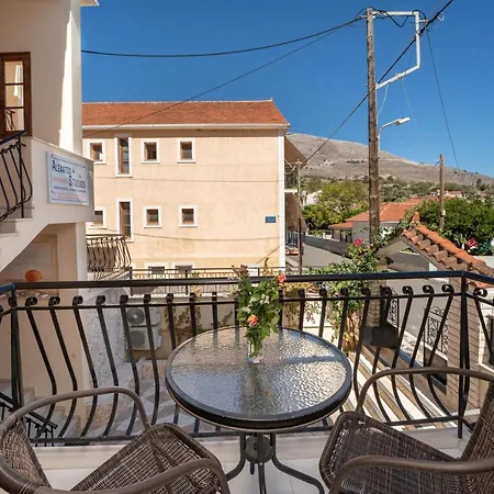 Alexatos & Lägenhetshotell Agia Efimia