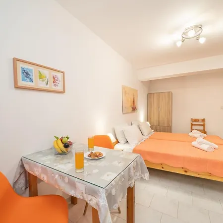 Alexatos & Aparthotel 2*
