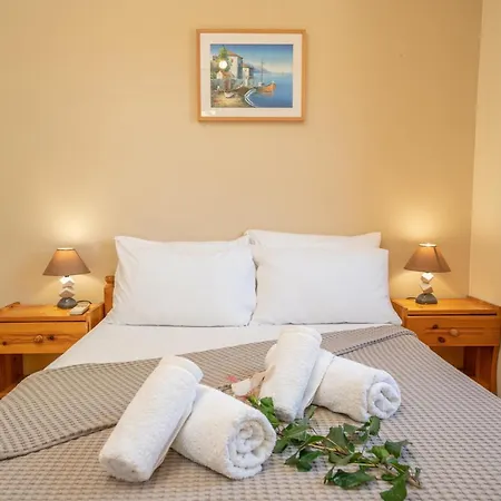 Alexatos & Aparthotel 2*