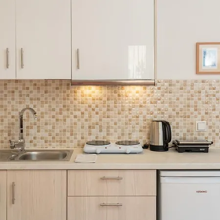 Alexatos & Lägenhetshotell Agia Efimia